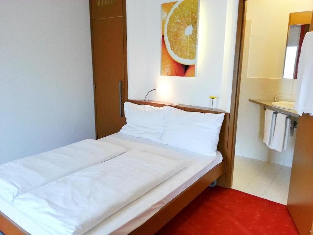 Orange Wings 3* Wiener Neustadt