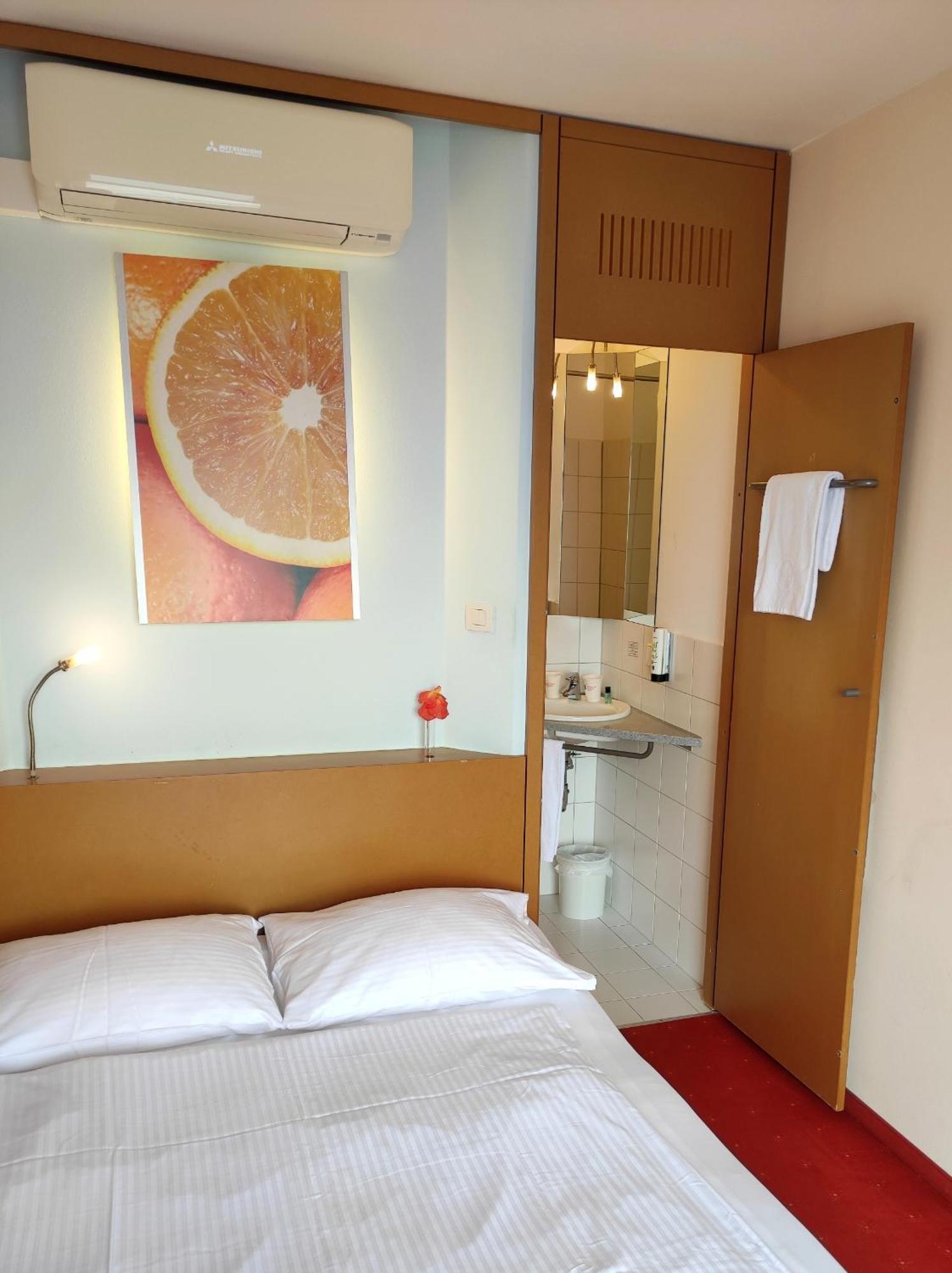 Orange Wings Motel
