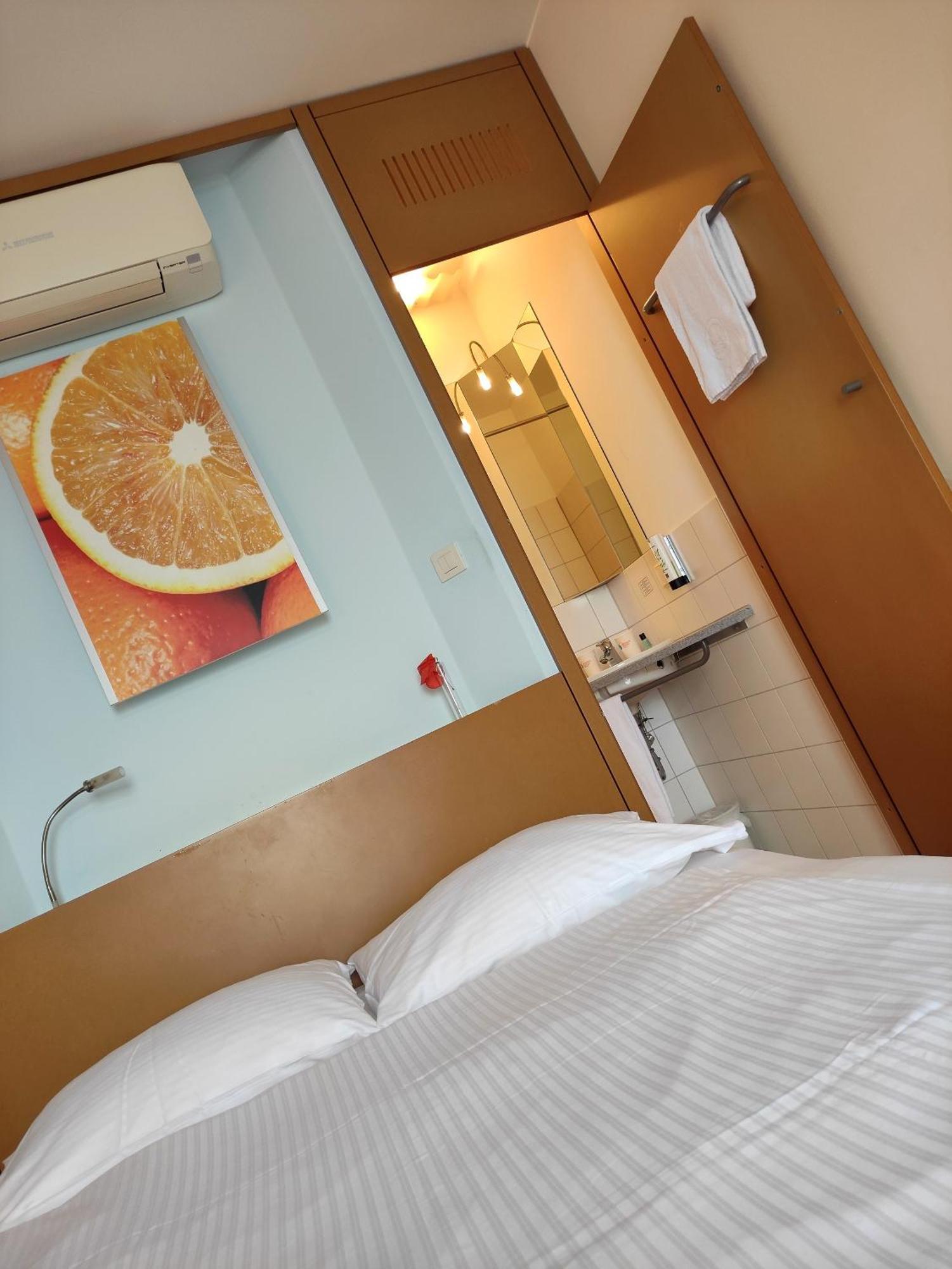 Orange Wings Motel
